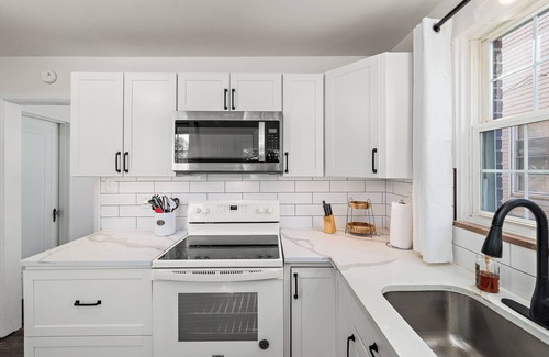 Sewickley Casa | tCharming Sewickley Village House, 2BR + Office/Futon, Walk to Shops