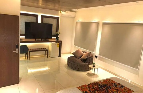 East Legon Hotel | Tchetche Hotel and Restaurant