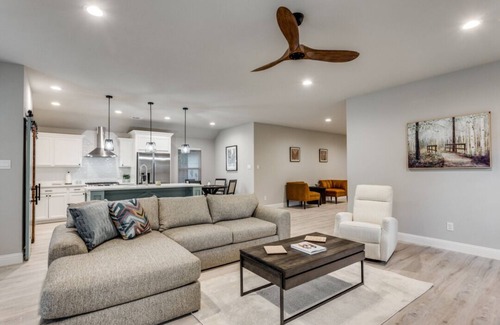 Fort Worth Casa | TCU Walkable! 4BR, Food and Fun!