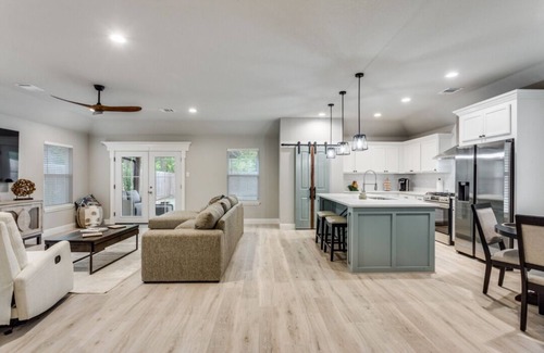 Fort Worth Casa | TCU Walkable! 4BR, Food and Fun!