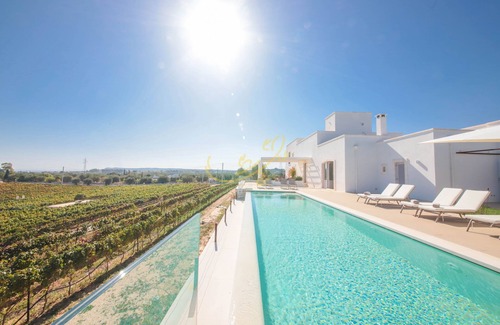 Monopoli Villa | TD Casale Donna Madia Sea View Pool Over Vineyard