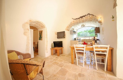 Castellana Grotte Casa | TD Trulli della Rosatella Typical Trulli w/ Pool