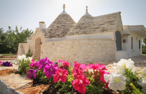 Castellana Grotte Casa | TD Trulli della Rosatella Typical Trulli w/ Pool