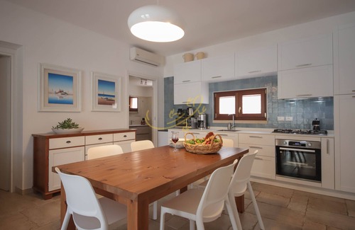 Castellana Grotte Casa | TD Villa Luna Trulli with Large Pool