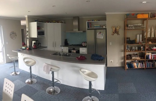 Te Horo Beach Casa | Te Horo - Large House Close to Beach and Amenities