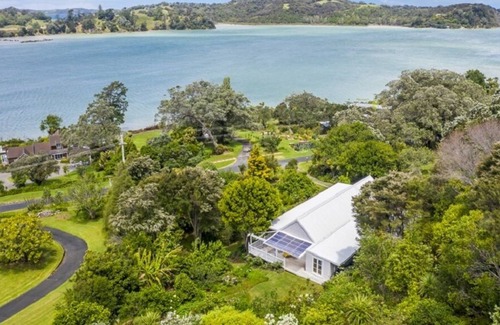 Mahurangi Casa | Te Kapa Cottage, 3 bedroom.