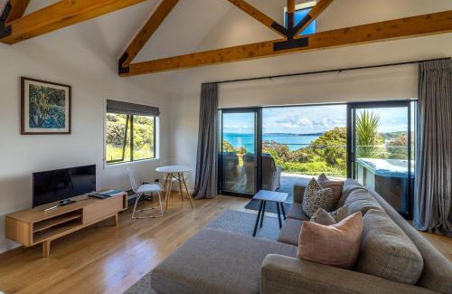 Omiha Casa | Te Whau Retreat - Guest House - Be My Guest Waiheke