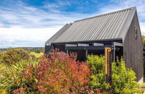 Omiha Casa | Te Whau Retreat - Guest House - Be My Guest Waiheke