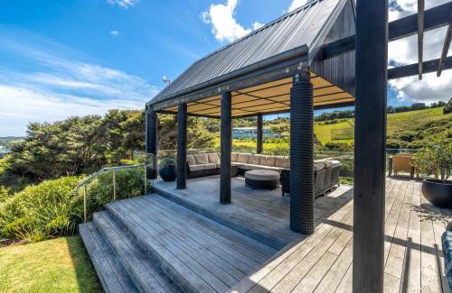 Omiha Casa | Te Whau Retreat - Main House - Be My Guest Waiheke
