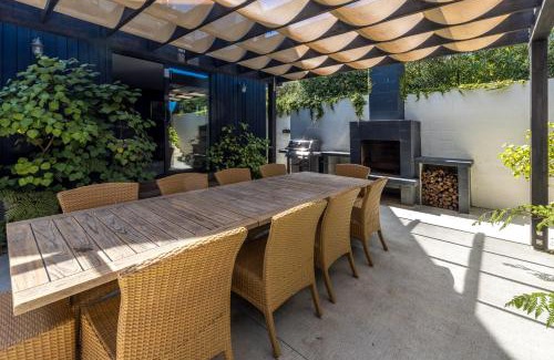 Omiha Casa | Te Whau Retreat - Main House - Be My Guest Waiheke