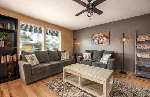 Albany Casa | Teak- a North Albany family home