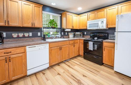 Albany Casa | Teak- a North Albany family home