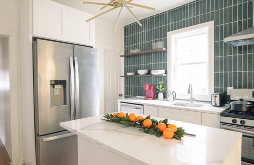 Elizabeth Apartamento | Teal Lux: New 2-bedroom apartment in downtown Elizabeth with AC, WiFi