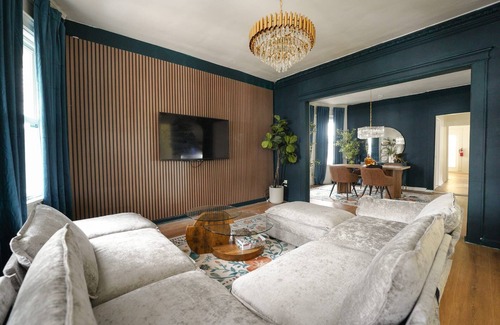 Elizabeth Apartamento | Teal Lux: New 2-bedroom apartment in downtown Elizabeth with AC, WiFi