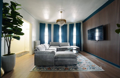 Elizabeth Apartamento | Teal Lux: New 2-bedroom apartment in downtown Elizabeth with AC, WiFi