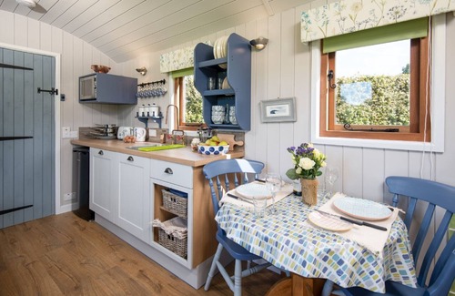 Bowsden Cabina | TEASEL SHEPHERD'S HUT, cerca de Berwick upon Tweed, con capacidad para 4 personas con Wi-Fi