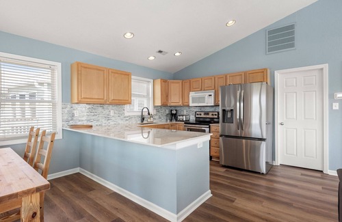 Colington Harbour Casa | Tech na Mara: Ensuite Bedroom | Private Boat Dock