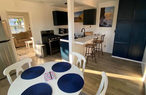 Encanto Casa | 'Ted' 2-bedroom cozy house in central location! 10 minutes to Balboa!