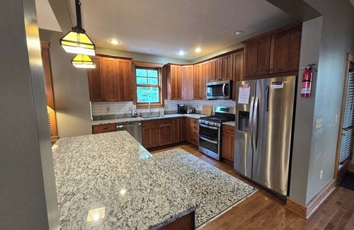 Silver Ridge Casa | Tees 'N Skis- Spacious 4 bedroom with Private Hot Tub near golfing, skiing and hiking