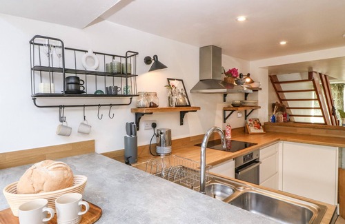 Newborough Cabaña | TEGFAN, pet friendly, with a garden in Newborough