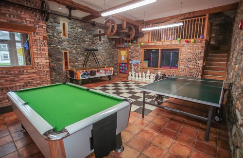 Rhyd-y-clafdy Cabaña | TEGID - a bungalow that sleeps 4 guests in 2 bedrooms