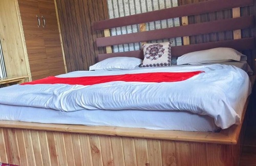 Tehri Complejo | Tehri lake View Camping and Cottage