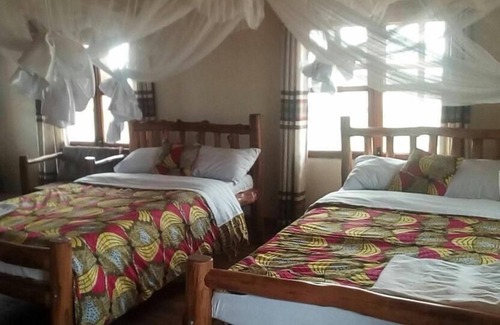 Kasese Cabina | Tembo Safari Lodge