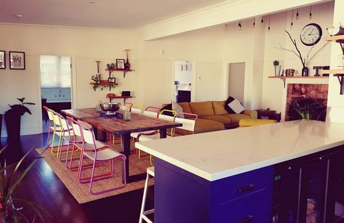 Healesville Casa | Temora House is the Queen of main street & sits high over beautiful Healesville