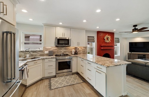 The Lakes Casa | Tempe Lakes Retreat – Heated Pool, Spa, Pickleball, Gym + Near ASU Campus