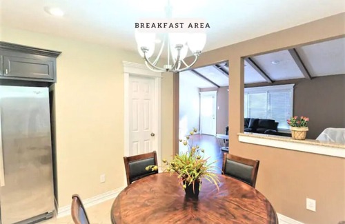 Clodine Casa | Templarios · Hermosa casa de 350k, 5 camas, hasta 18 huéspedes, centro de la ciudad