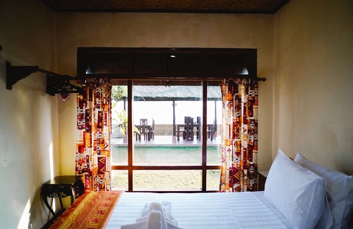 Candi Dasa Hotel | Temple Cafe & Seaside Cottages