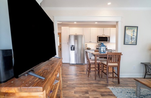 Morehead City Casa | Temple Cottage - Dog Friendly - Walk to downtown