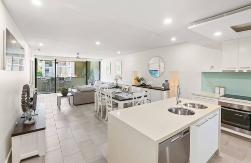 Palm Cove Apartamento | Temple Tranquility: Luxe Beachfront Retreat with Stunning Views