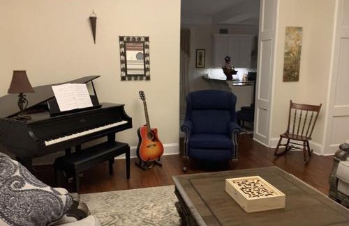 Independence Casa | Temple View Inn with Music Studio
