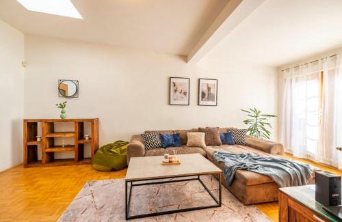 Stare Mesto Apartamento | Templová - Old Town Large Apartment with Terrace