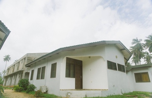 Beyin Chalet De Esquí | Tenack Beach Resort - Nzulezu