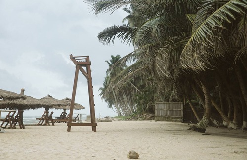 Beyin Chalet De Esquí | Tenack Beach Resort - Nzulezu