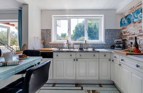 Pembroke Casa | Tenby Lodge - Three Bedroom House, Sleeps 6