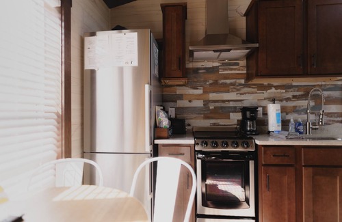 Gatlinburg - Pigeon Forge Cabaña | "Tennessee State of Mind"- Riverfront Tiny Home in the Smoky Mountains