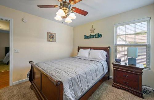 Gatlinburg - Pigeon Forge Casa | Tennessee Time Out - Entire Cottage Hot Tub, Creek, No Steep Roads