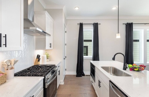 Whitebridge Casa | Tennessee Two Step - With 2 car garage and rooftop patio - 10 min to Broadway!