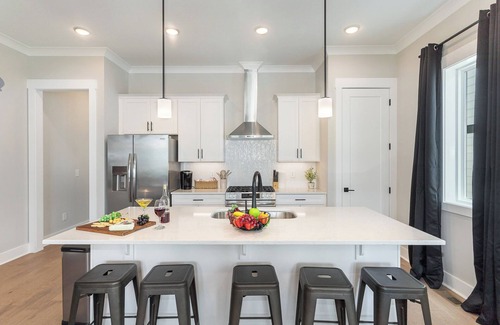 Whitebridge Casa | Tennessee Two Step - With 2 car garage and rooftop patio - 10 min to Broadway!
