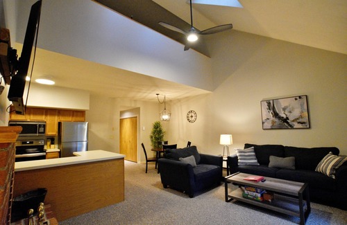 Plymouth Condominio | Tenney Mountain Getaway - Ski In/Ski Out; Lake, Hiking Trails, PSU Nearby!