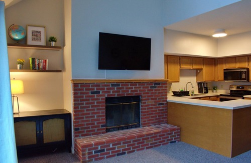 Plymouth Condominio | Tenney Mountain Getaway - Ski In/Ski Out; Lake, Hiking Trails, PSU Nearby!