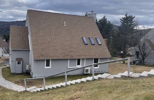 Plymouth Casa | Tenney Mountain Ski-in/ski-out House