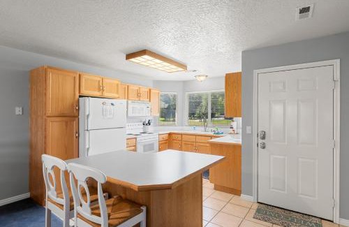 Harbor Village Casa | Tennis Building Condo #310