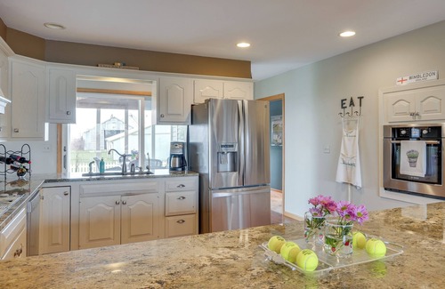 Charles City Casa | Tennis Court & Deck: Pet-Friendly Charles City Gem