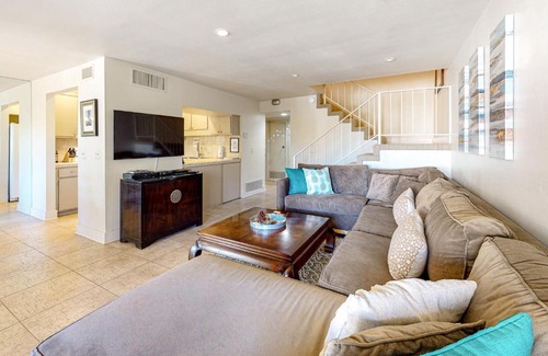 Palm Desert Apartamento | Tennis on El Paseo at Sandroc Permit# STR2023-0030