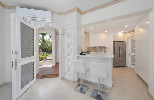 Folkestone Apartamento | Tennis Village C109, Sugar Hill Estate