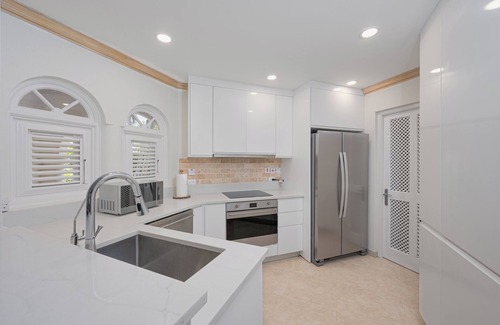 Folkestone Apartamento | Tennis Village C109, Sugar Hill Estate